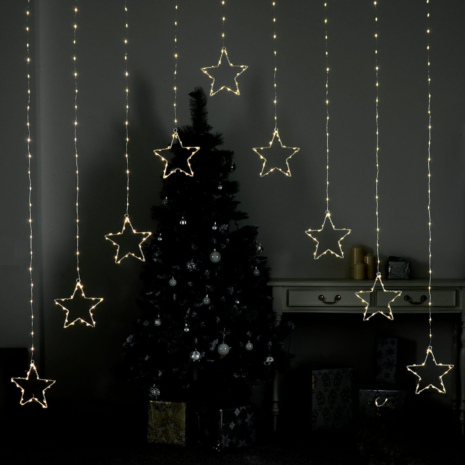 Star curtain lights with warm white LED lights in 9 strings, with Christmas tree and presents